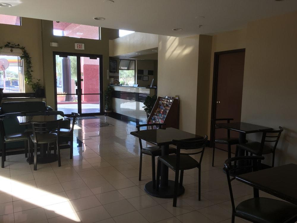 Days By Wyndham Tucson Airport Hotel