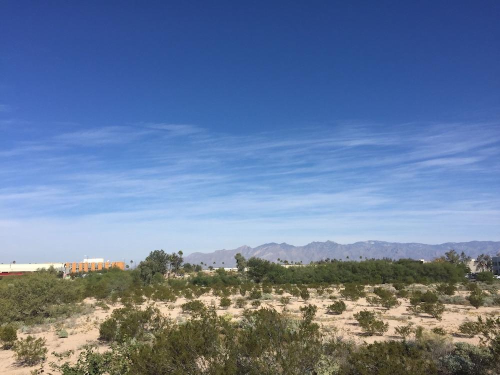 Days By Wyndham Tucson Airport