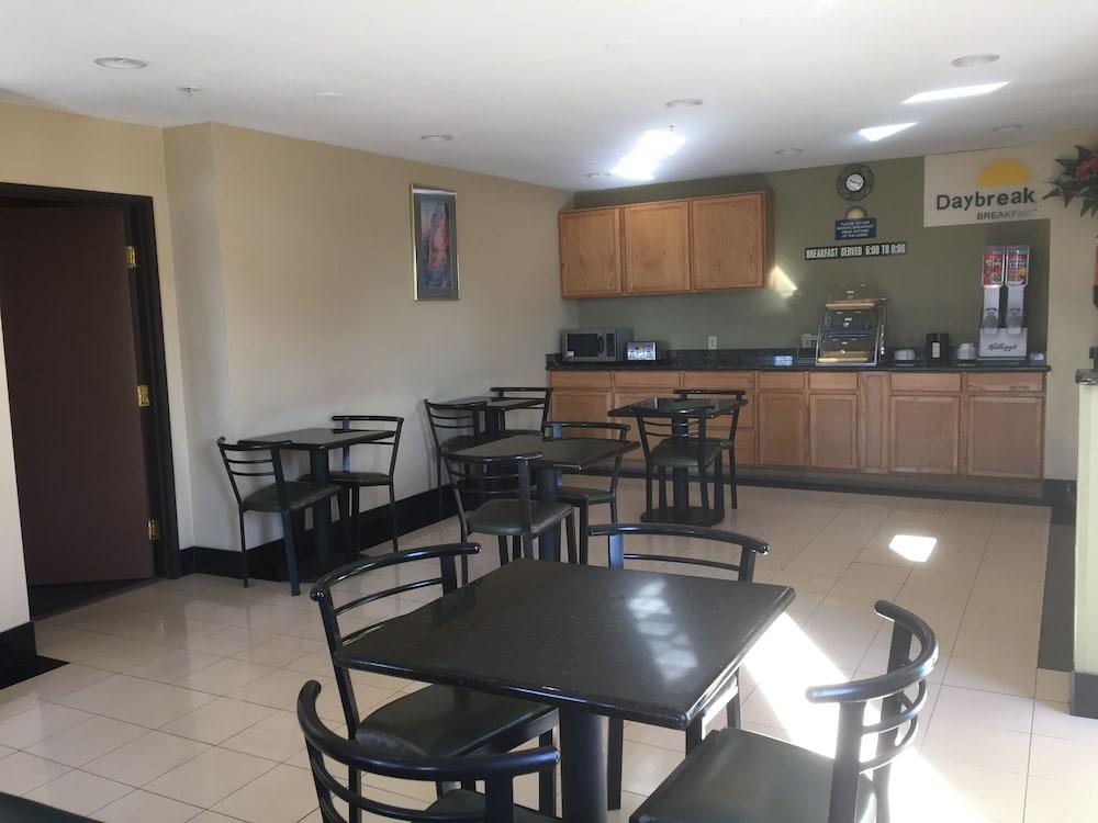 Hotel Days By Wyndham Tucson Airport 3*