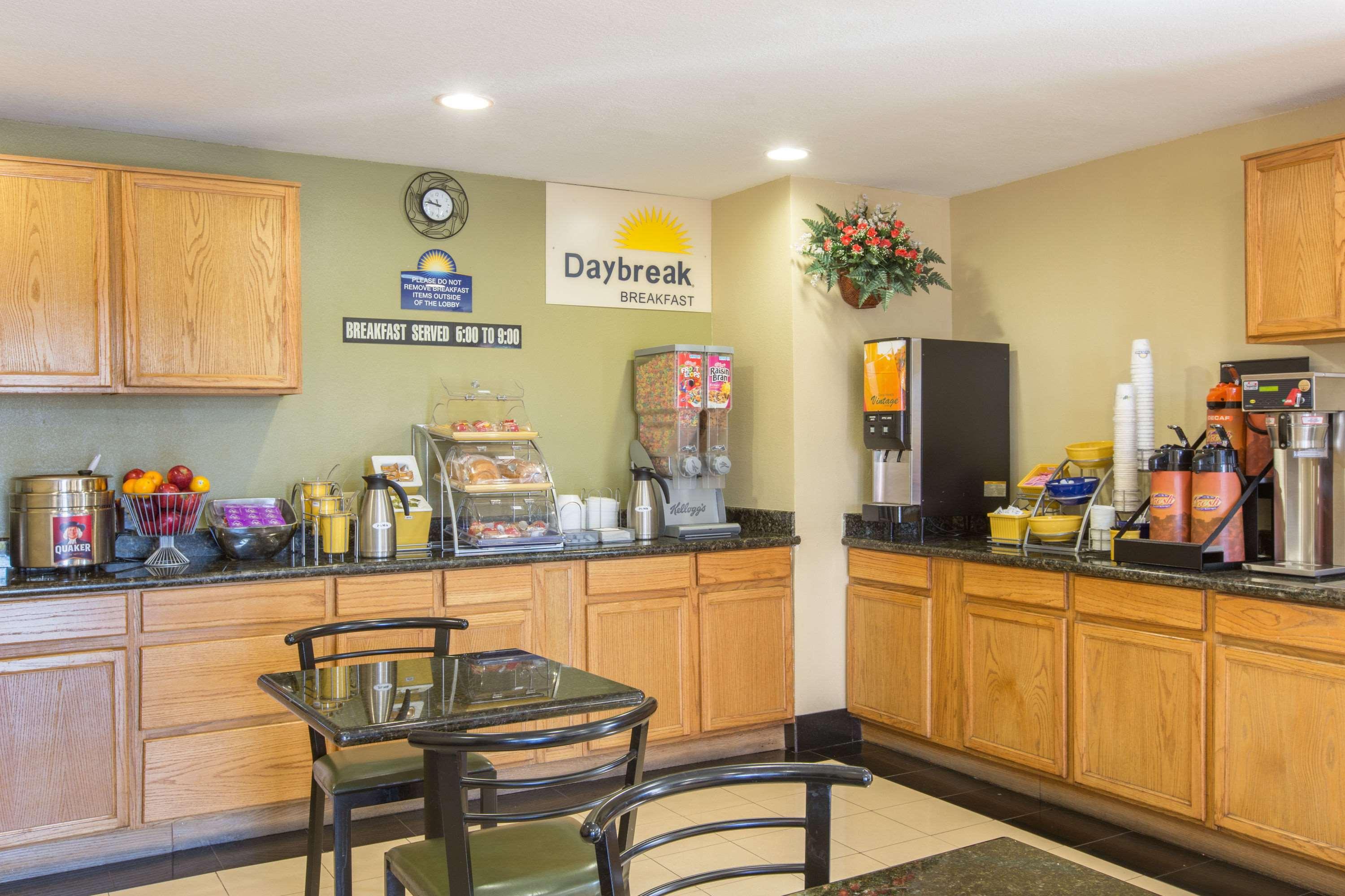 Days By Wyndham Tucson Airport Hotel