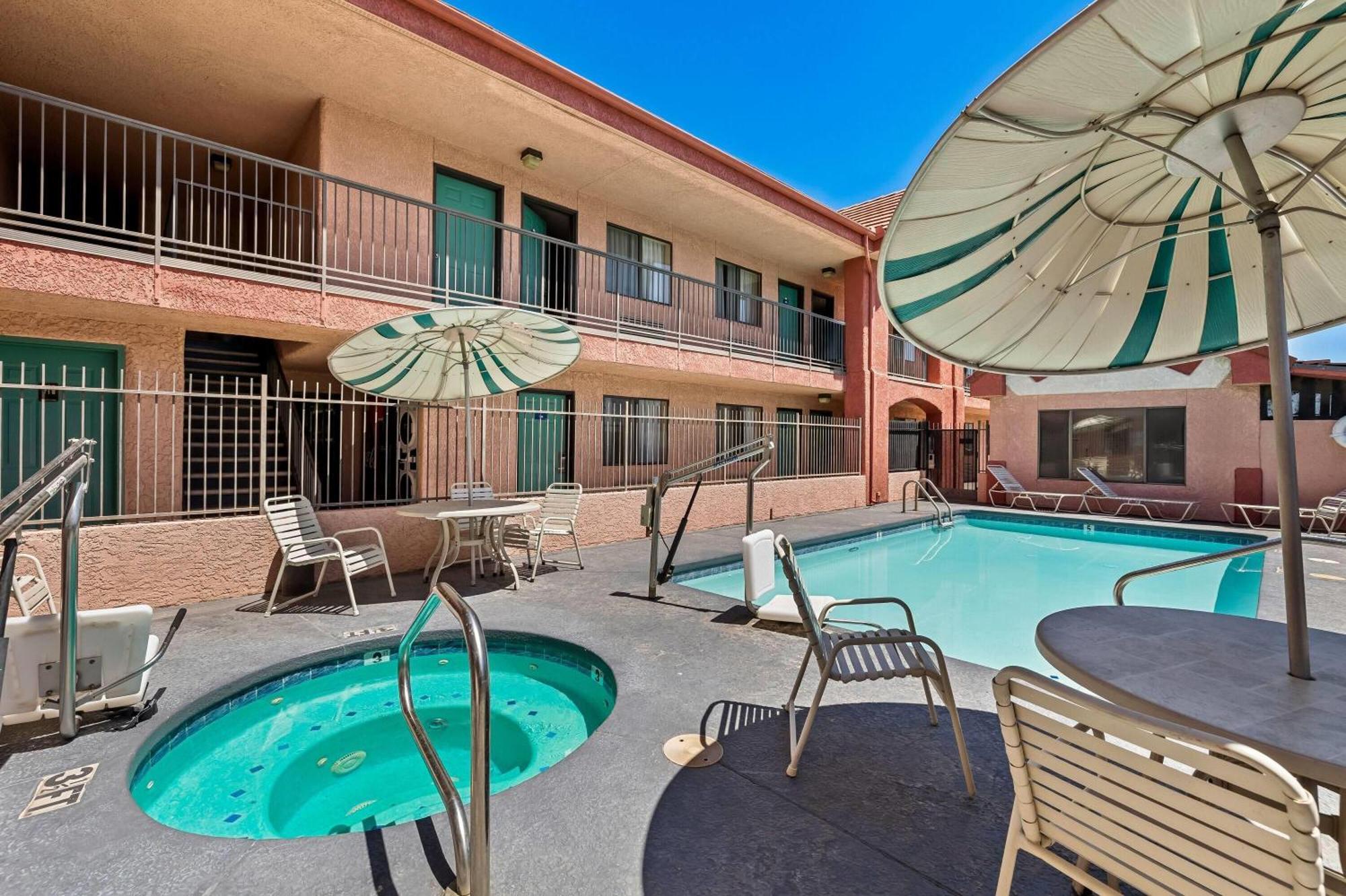 Hotel Days By Wyndham Tucson Airport 3*