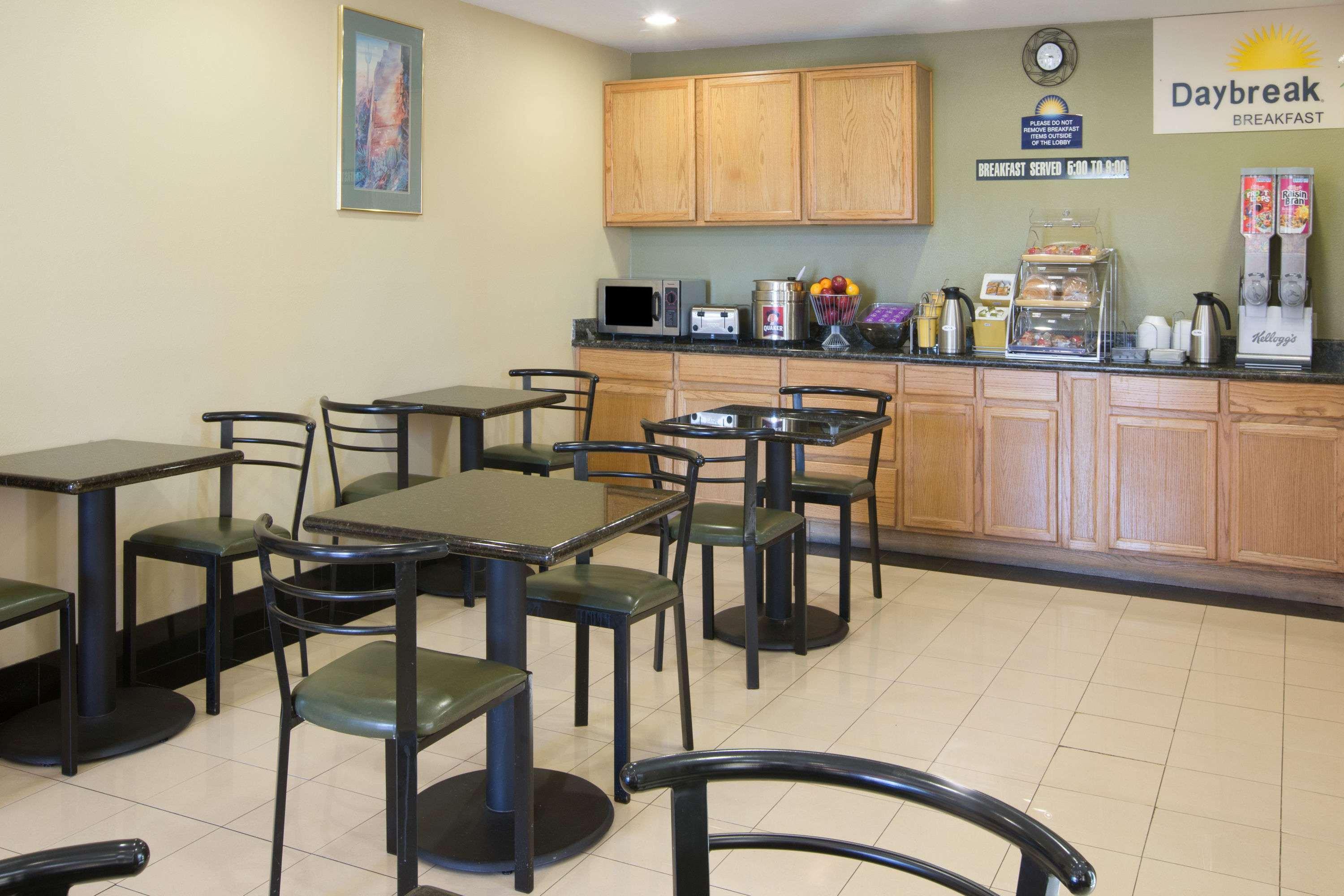 Days By Wyndham Tucson Airport Hotel 3*