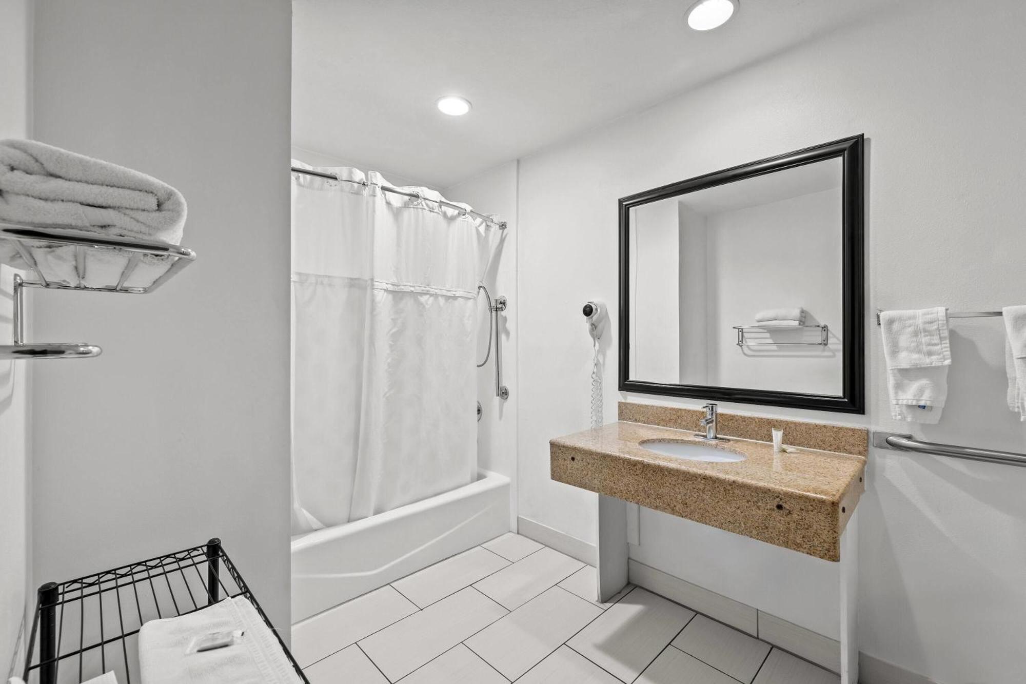 Days By Wyndham Tucson Airport