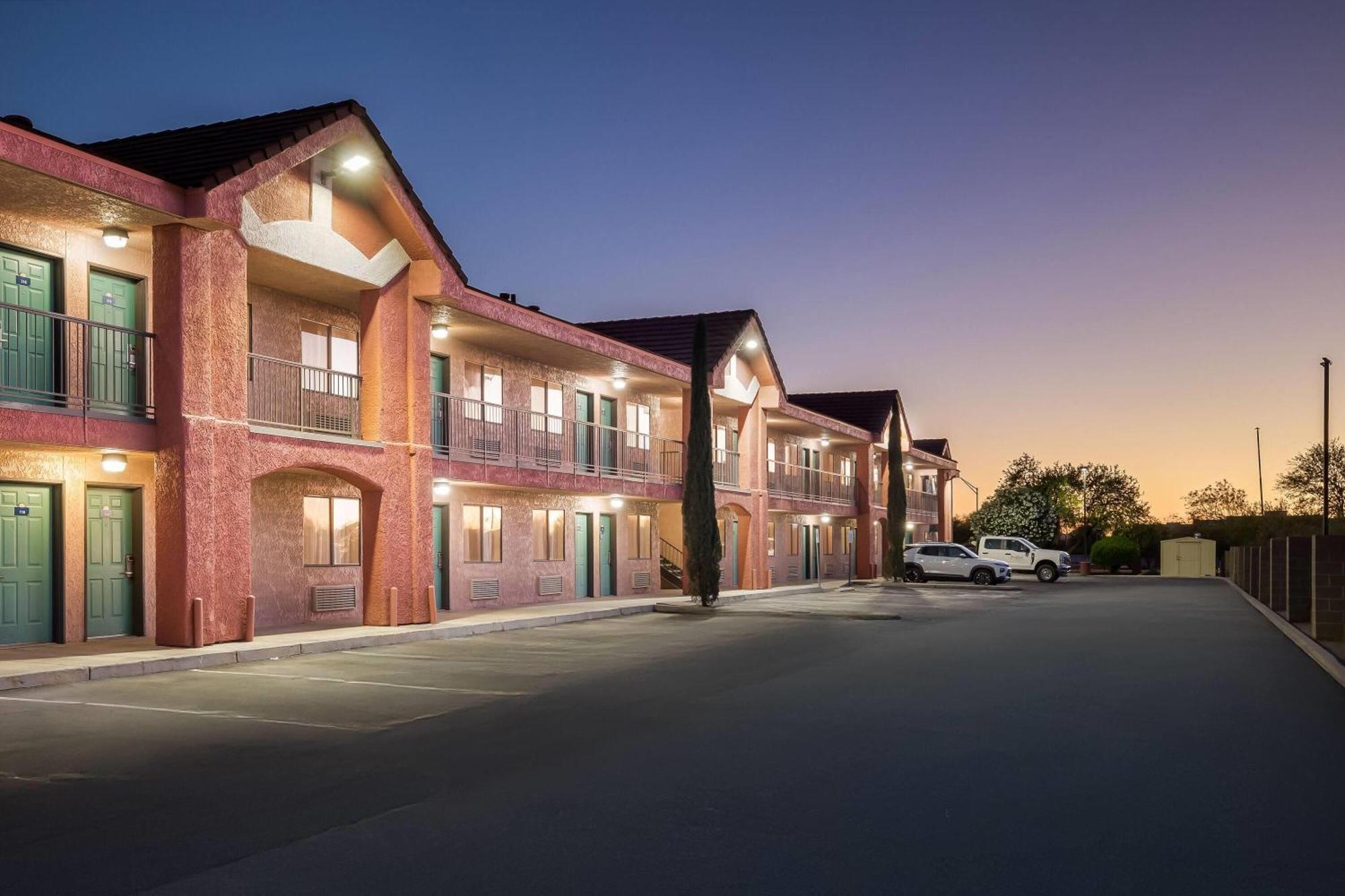 Days By Wyndham Tucson Airport Hotel 3*